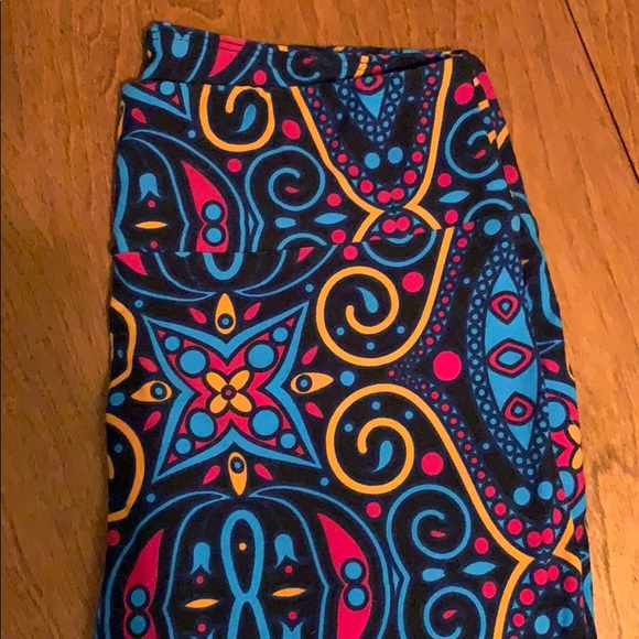 Lularoe OS patterned leggings - Picture 1 of 2